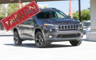 Jeep triệu hồi hơn 330.000 chiếc Grand Cherokee vì nguy cơ rơi lò xo giảm xóc và lỗi cảm biến trục khuỷu